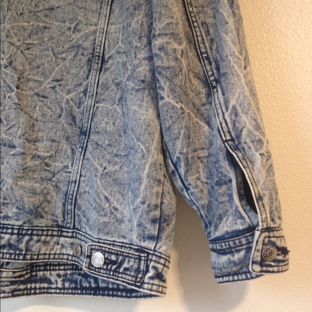 Wild Fable 80’s Style Oversized Acid Wash Denim Jacket w/ Front Pockets - Picture 11 of 12